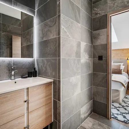 Luxury Penthouse - Panoramic Views, Walkway Balcony, Private Floor Courchevel